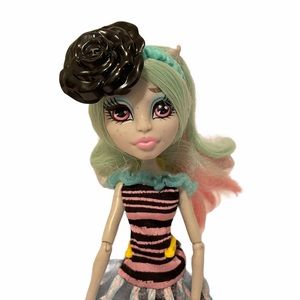 Monster High Love in Scaris Rochelle Goyle 2015